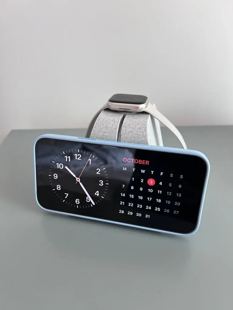 Support charge iPhone et Apple Watch by Beta MakerWorld