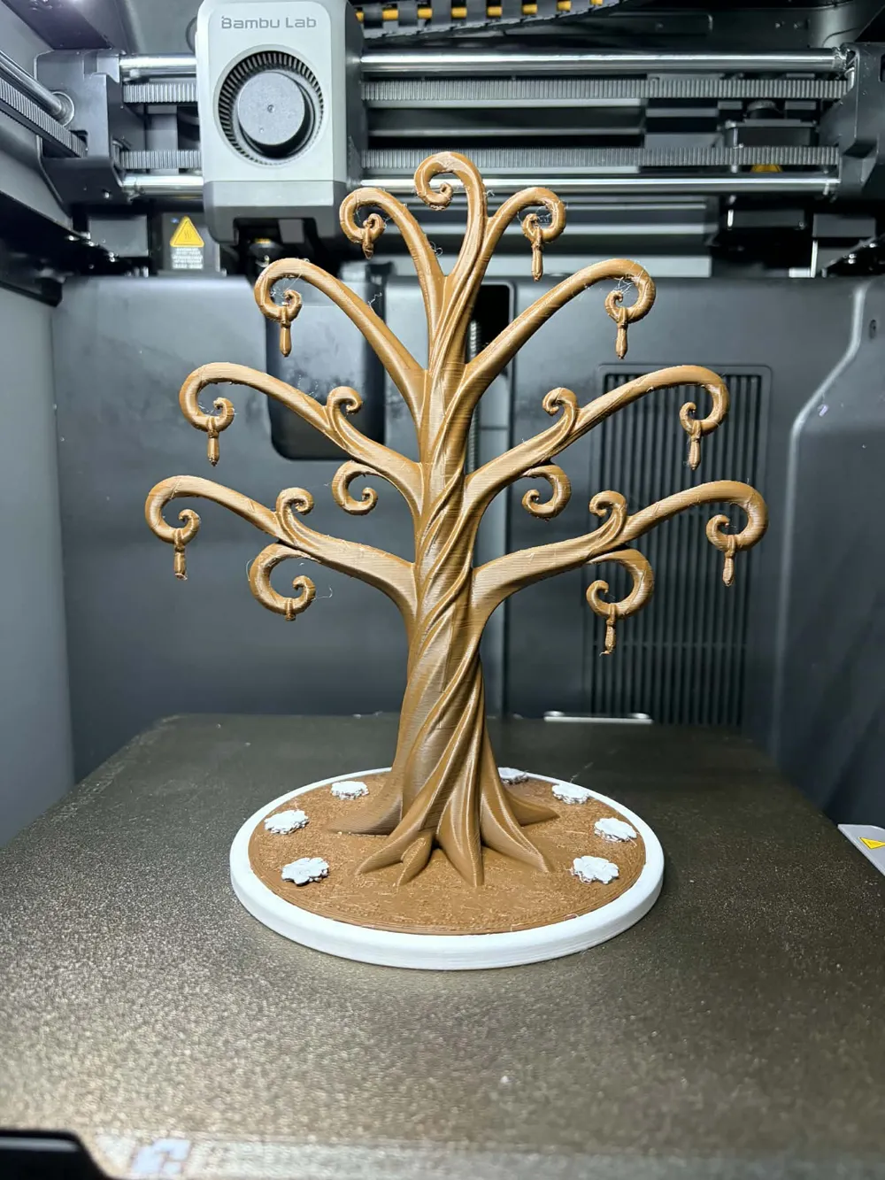 Miniatura 2 do modelo 3D Easter Egg Display Tree Elegant Decorative Holder
