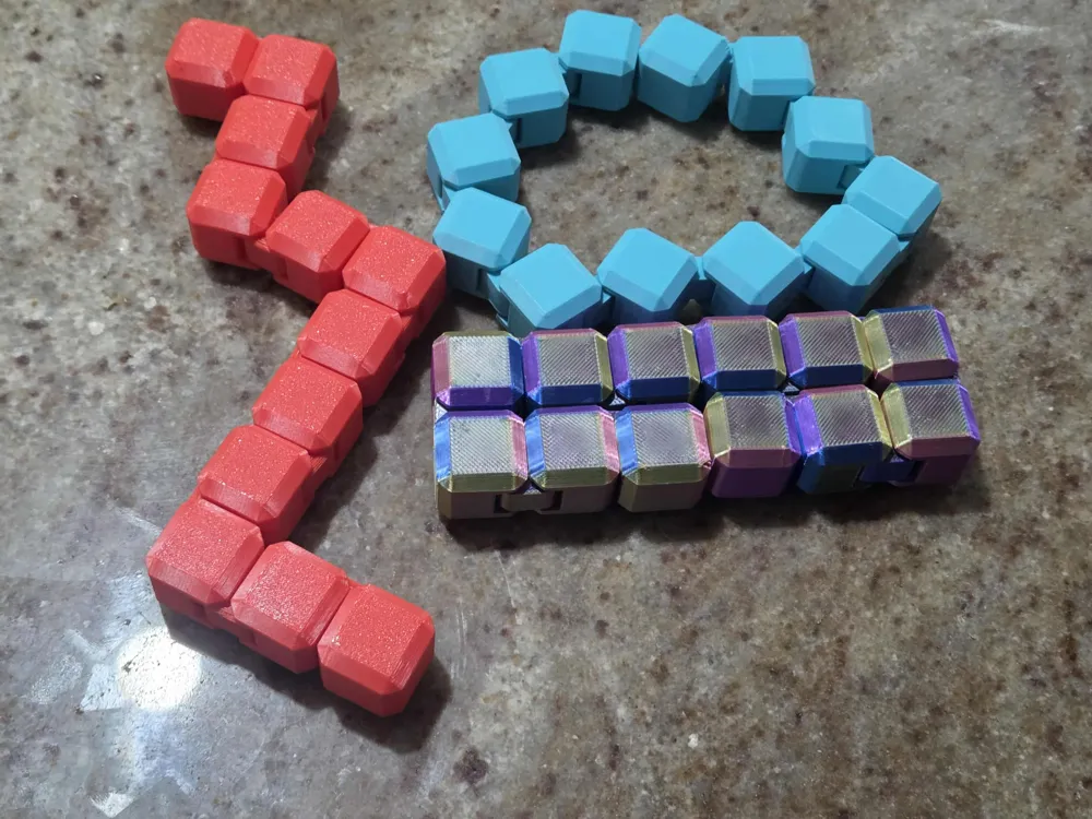 Flexi-cube snake by LinksLabs3D MakerWorld: Download Free 3D Models