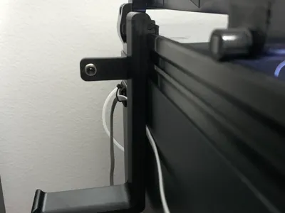 Secured Spool Holder with Retainer