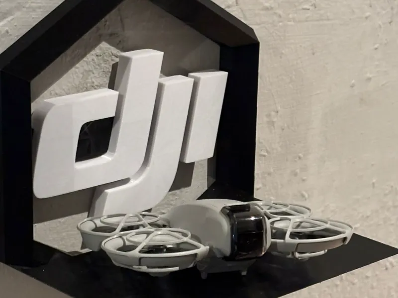 Wandregal DJI Drohnen