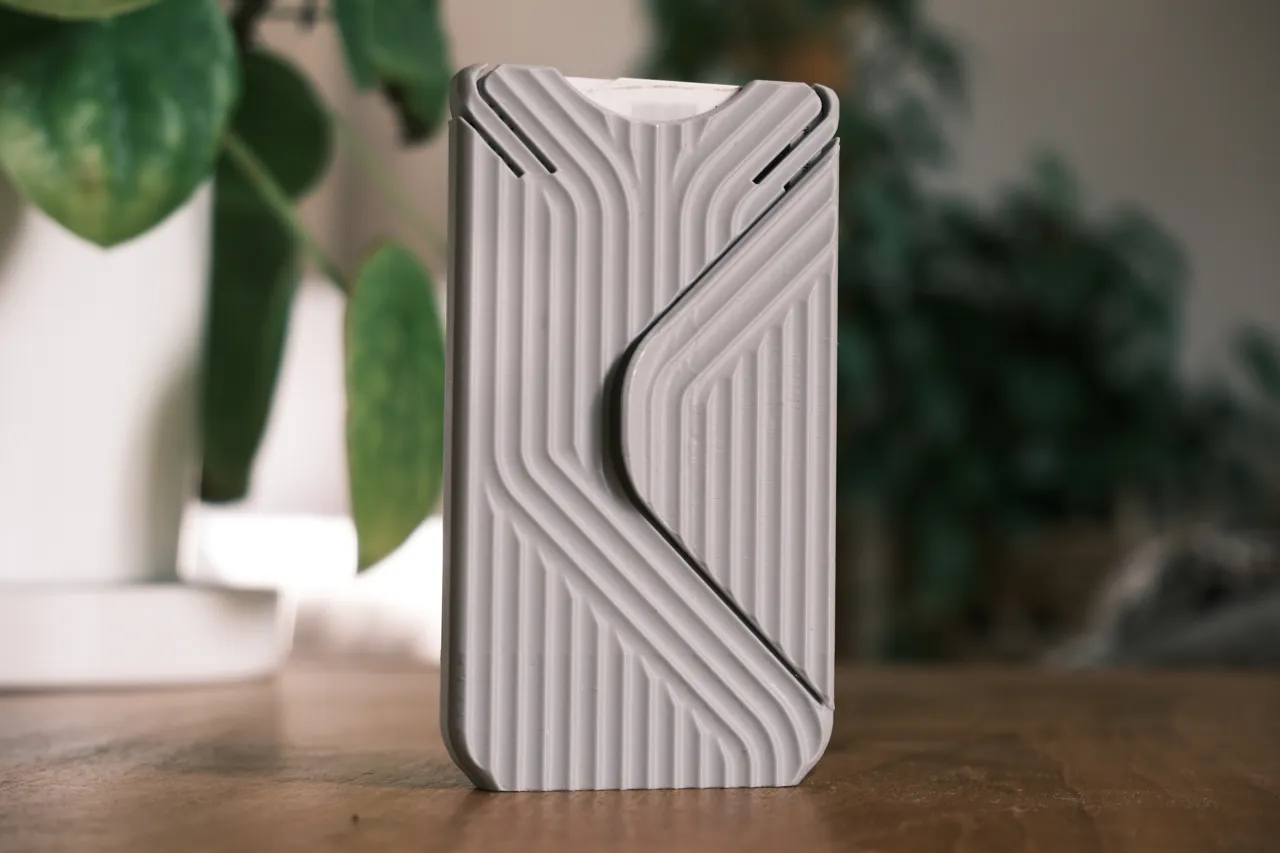 Cascade card wallet V3 view 3
