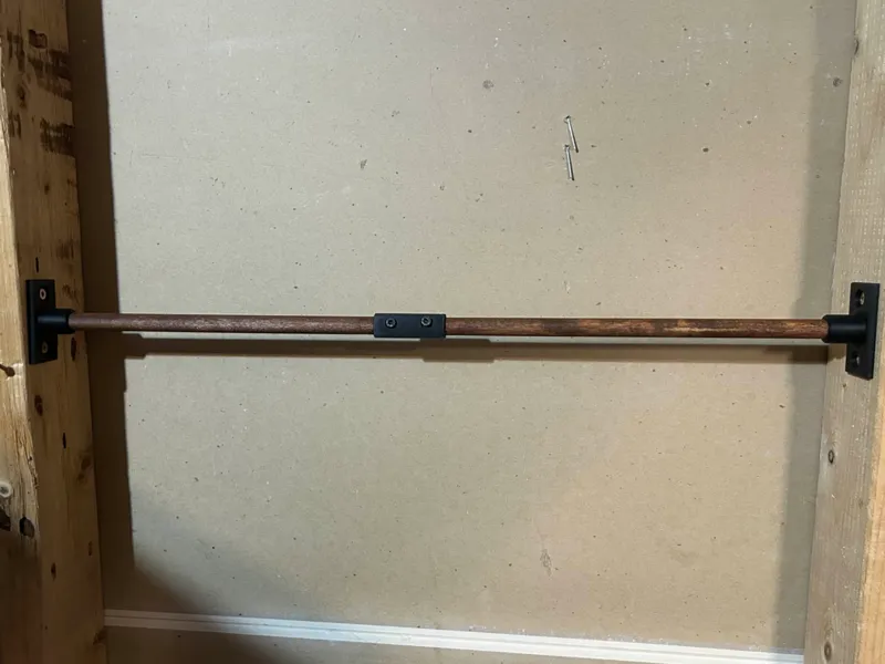 Dowel shelf mounts 