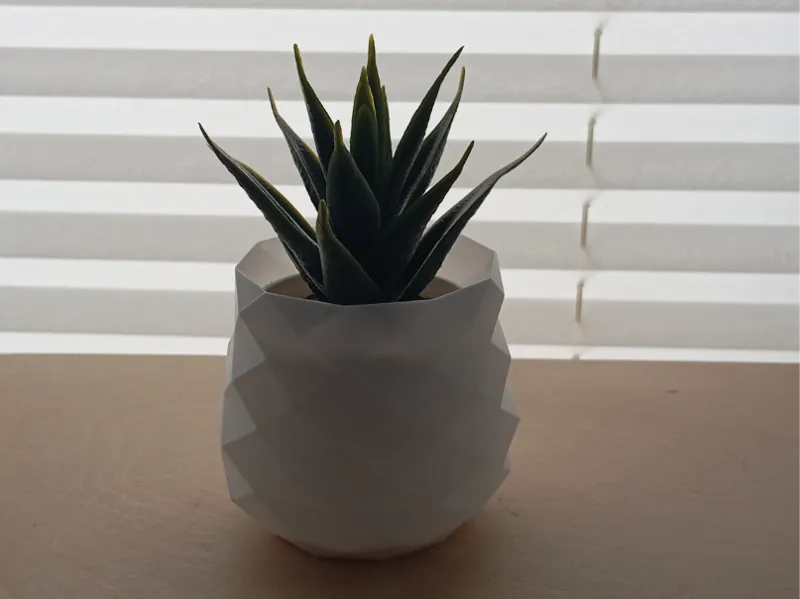 basic plant pot low poly style
