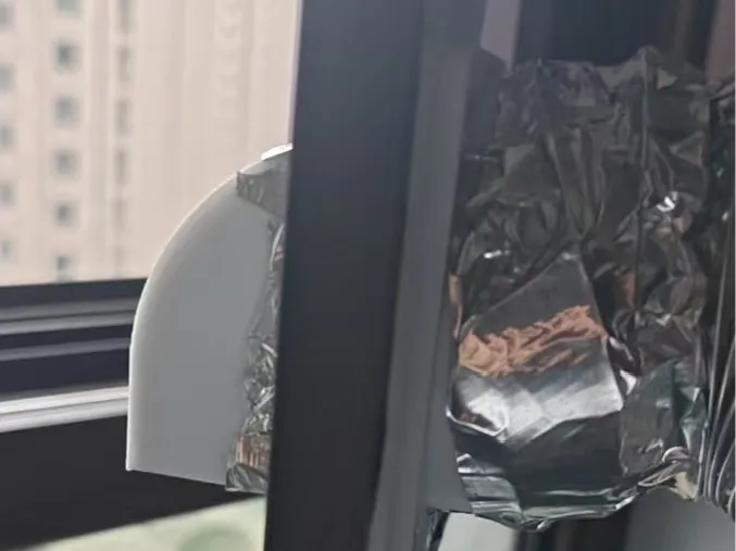 不破坏纱窗的防回风排风方案（纱窗端）