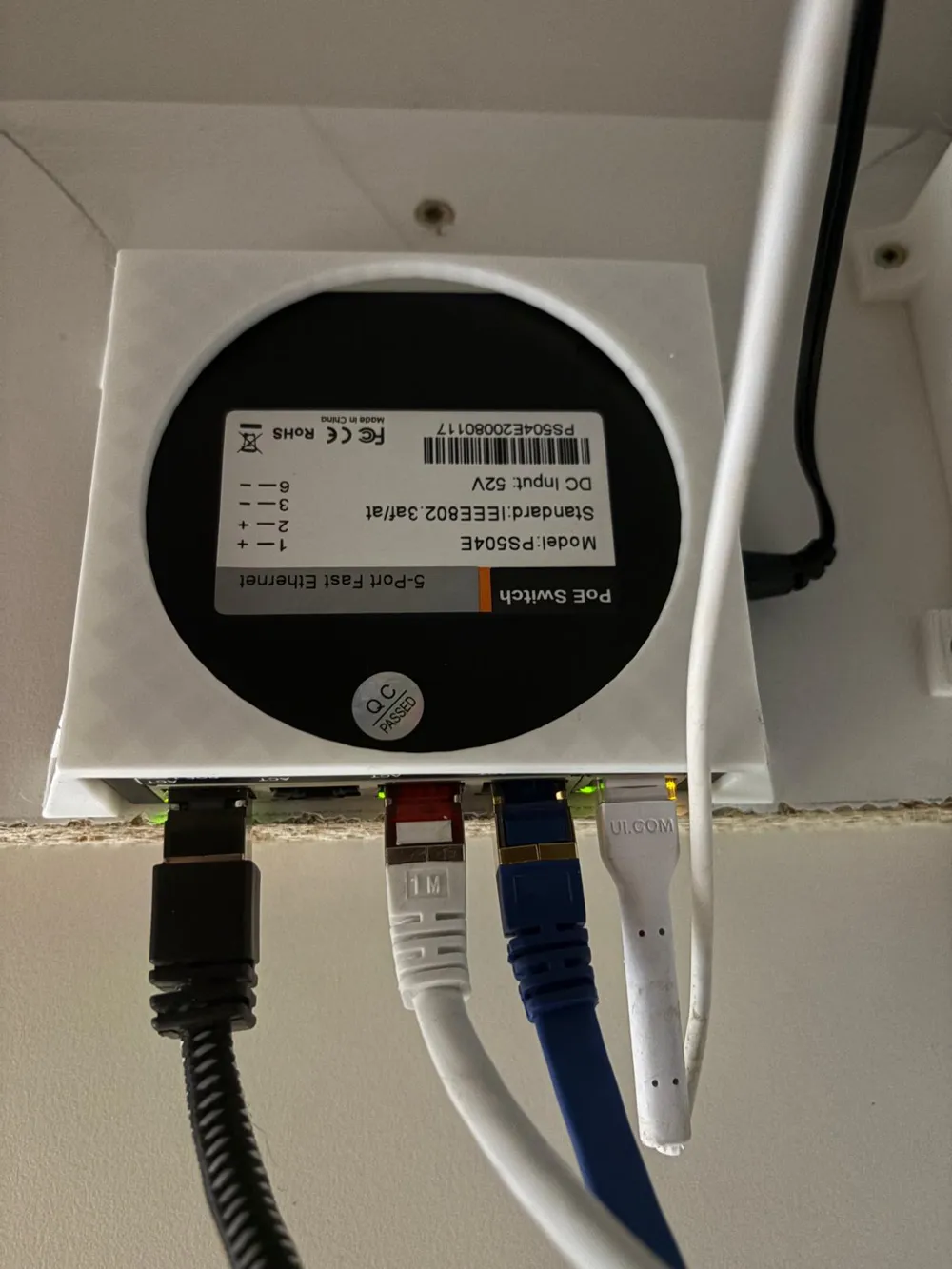 5 Port PoE Switch Desk Mount PS504E - Free 3D Print Model - MakerWorld