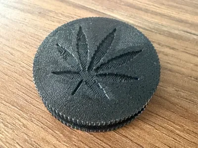 Threaded Herb Grinder with Logo – Magnet Version