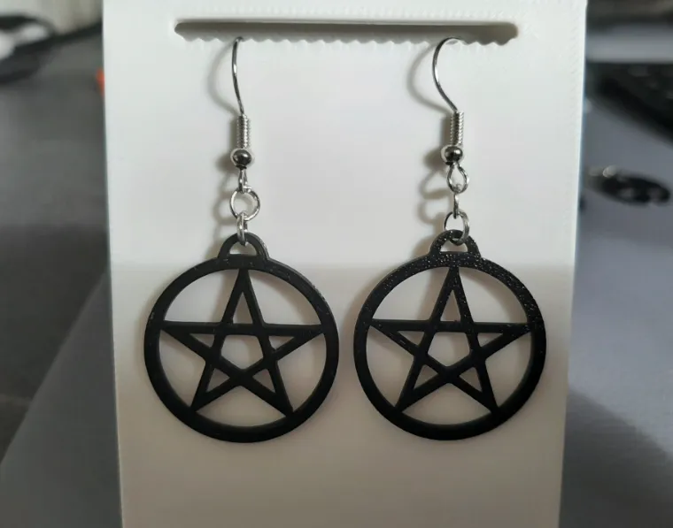 Pentacle/ Pentagramm Earring view 2