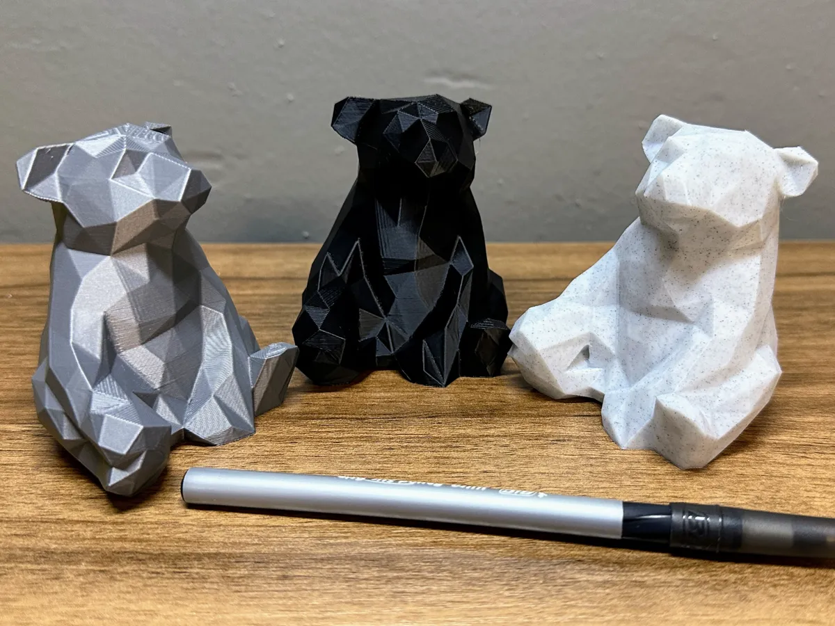 Statuette ours low poly détendu 3 pouces (sans supports)
