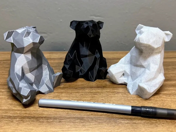 Statuette ours low poly détendu 3 pouces (sans supports)
