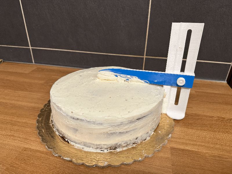 Cake smoother