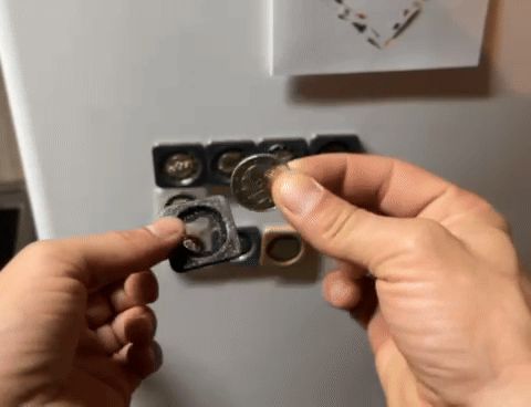 MagniMint - 2 Euro magnet coin display