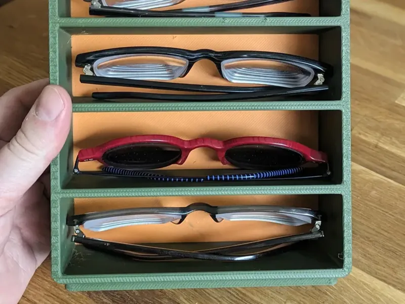 Eyeglass stand