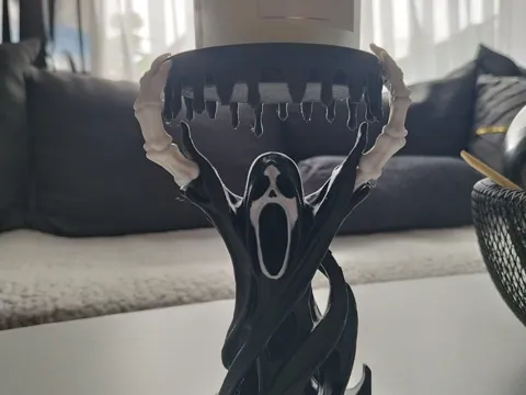 Accesorio de iluminación decorativa: The Cursed Candle Bearer — referencia de MakerWorld