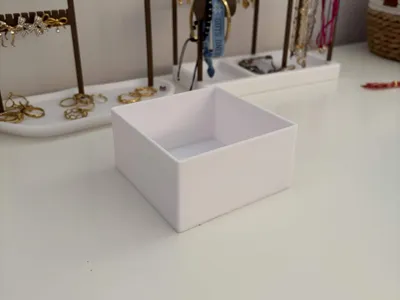 Simple box 100x100x50mm