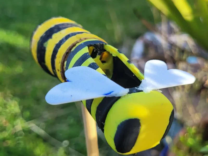 Biene Insektentränke