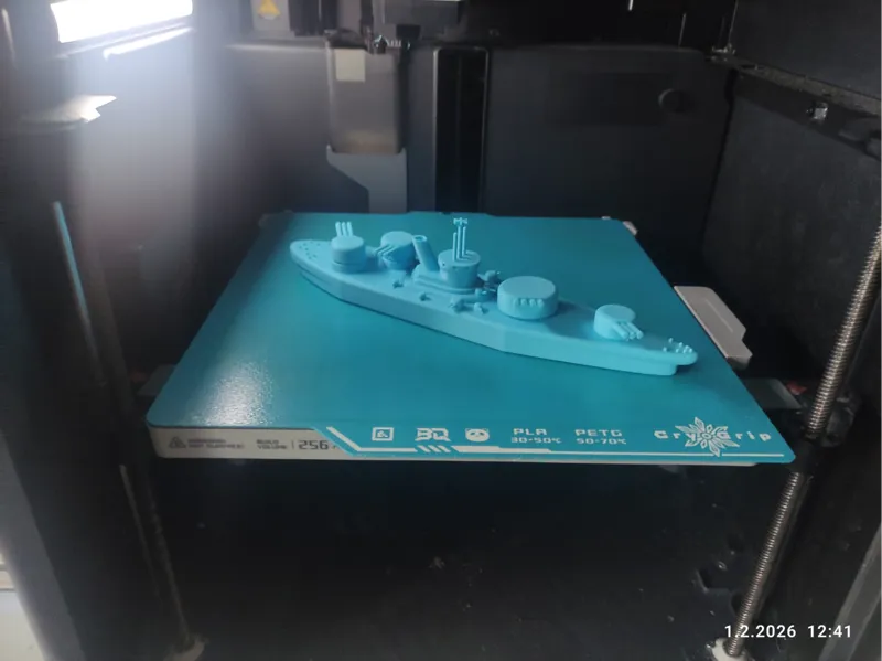 Actualy floating battleship with working turrets!