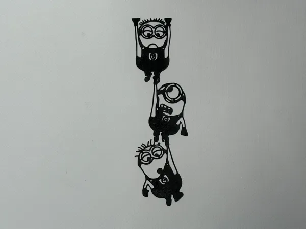 Silhouette suspendue Minion, déco murale