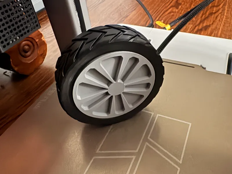 Spinning Clicky Tire Fidget