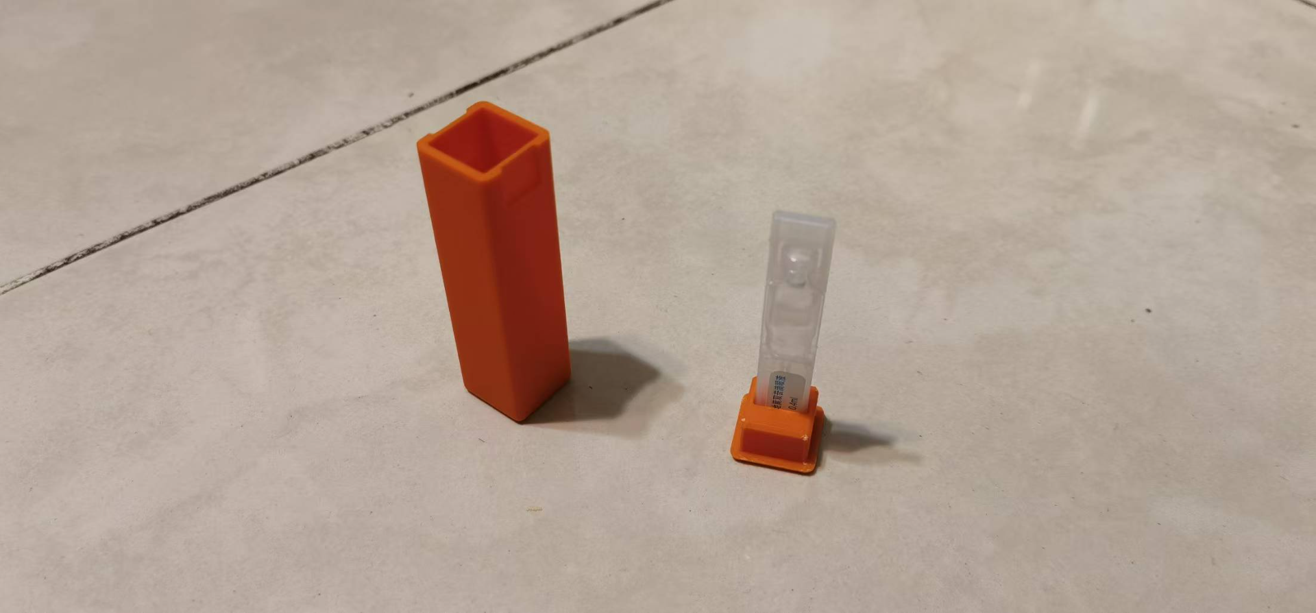Miniatura 1 do modelo 3D 施图伦眼药水盒子