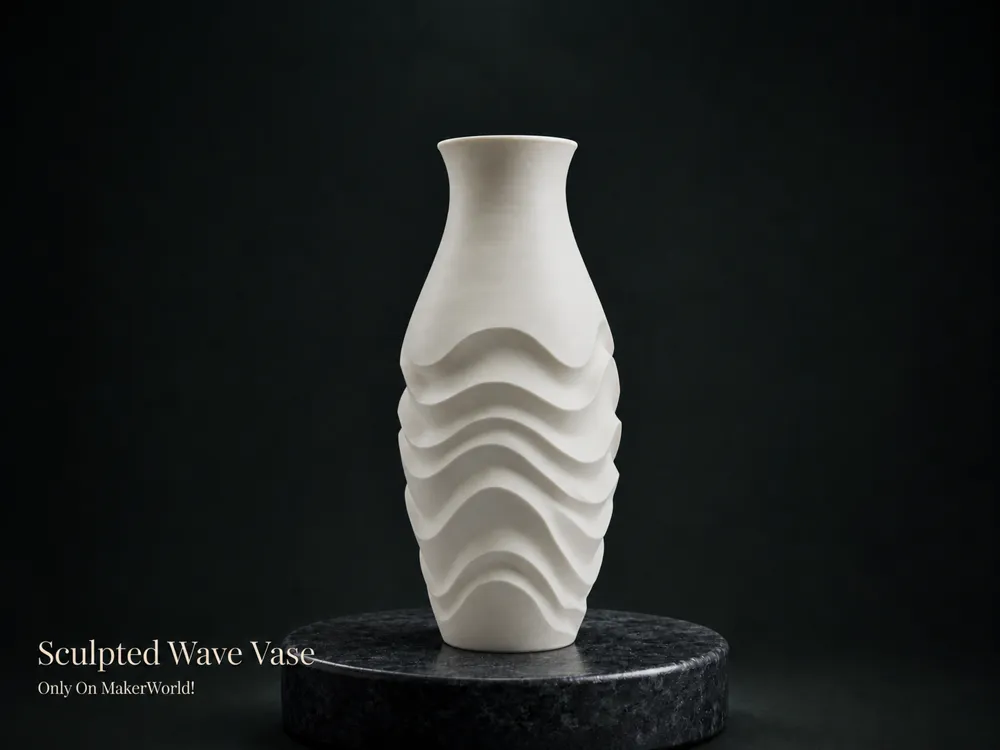 Jarrón decorativo: Sculpted Wave Vase. Referencia del modelo original.