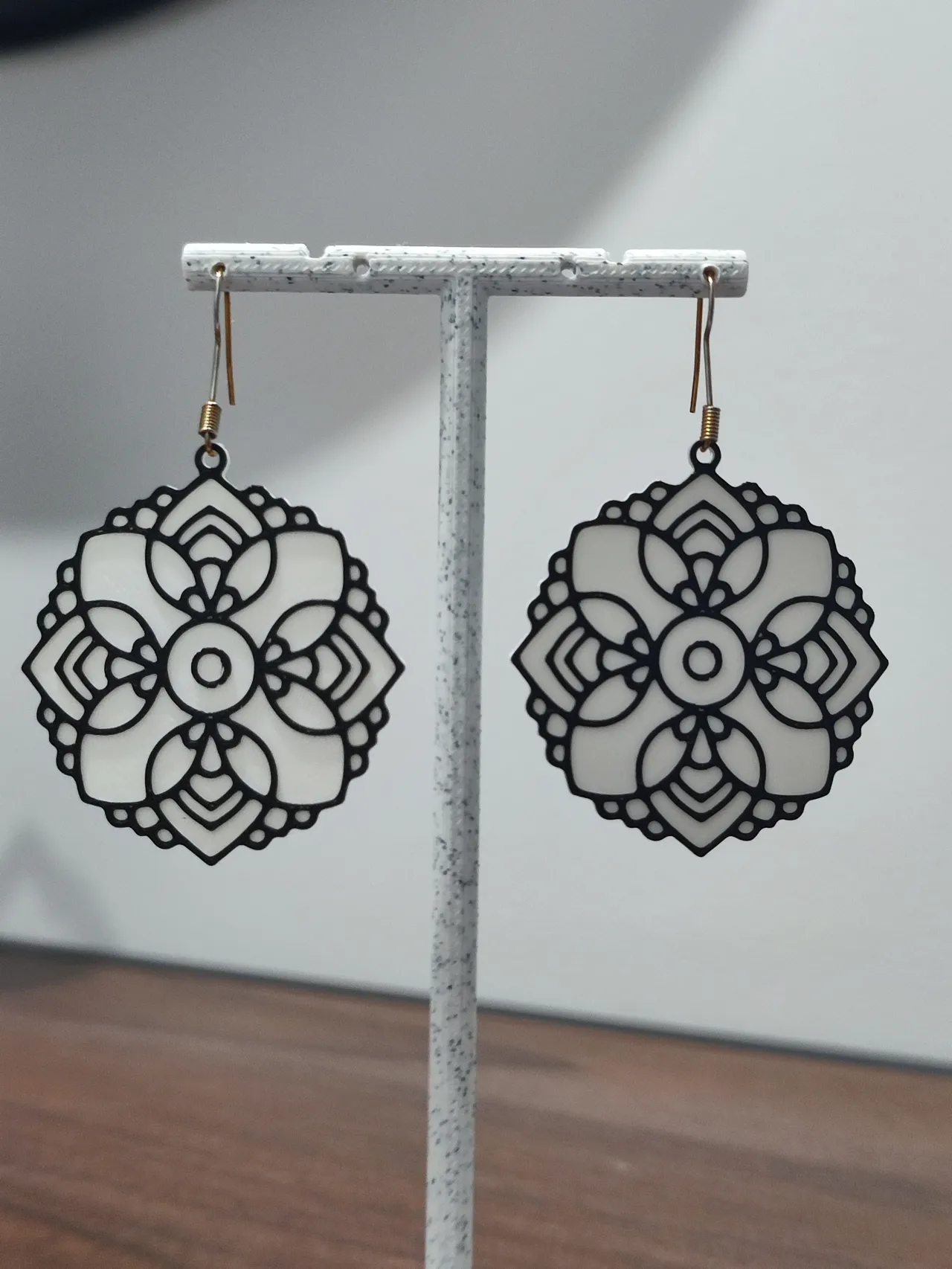 Aretes Flor de Lotus Bicolor view 3