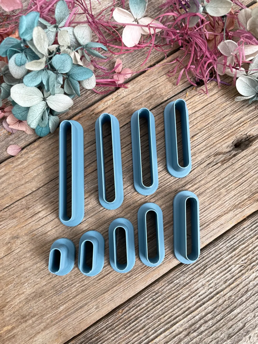 Thin Pill Earring Cutters view 3