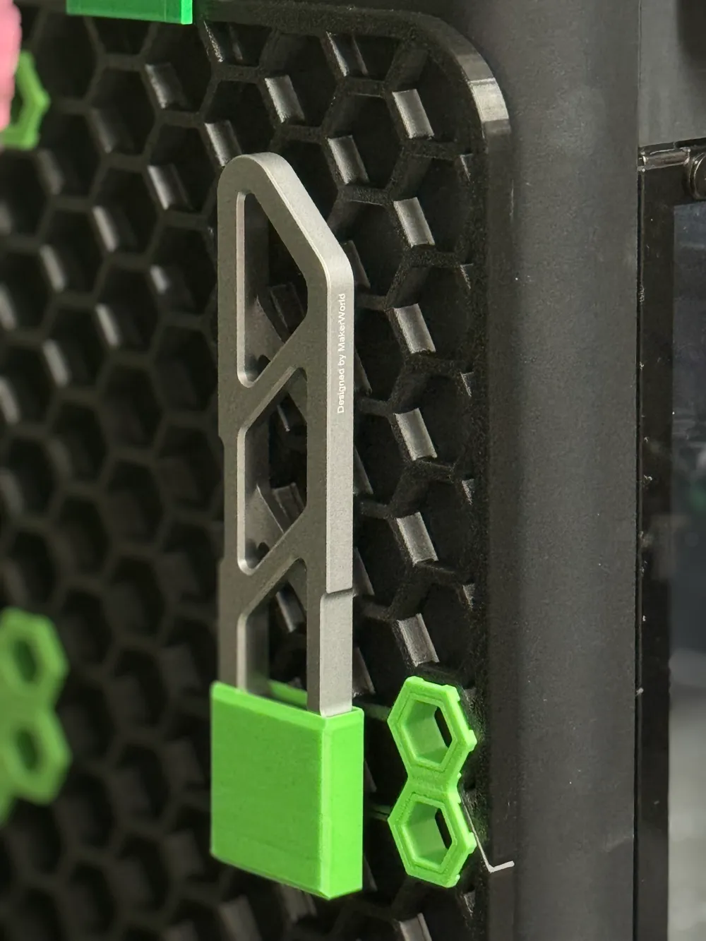 HSW MakerWorld Mag-Alloy Scraper Mount - Free 3D Print Model - MakerWorld