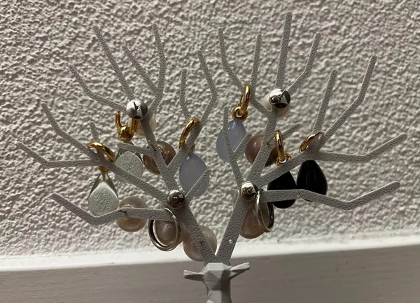 Bois de cerf porte-boucles d'oreilles
