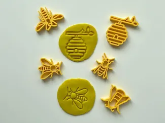 5 Cutters  in the theme of bees