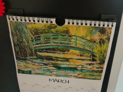Calendar hanger magnet