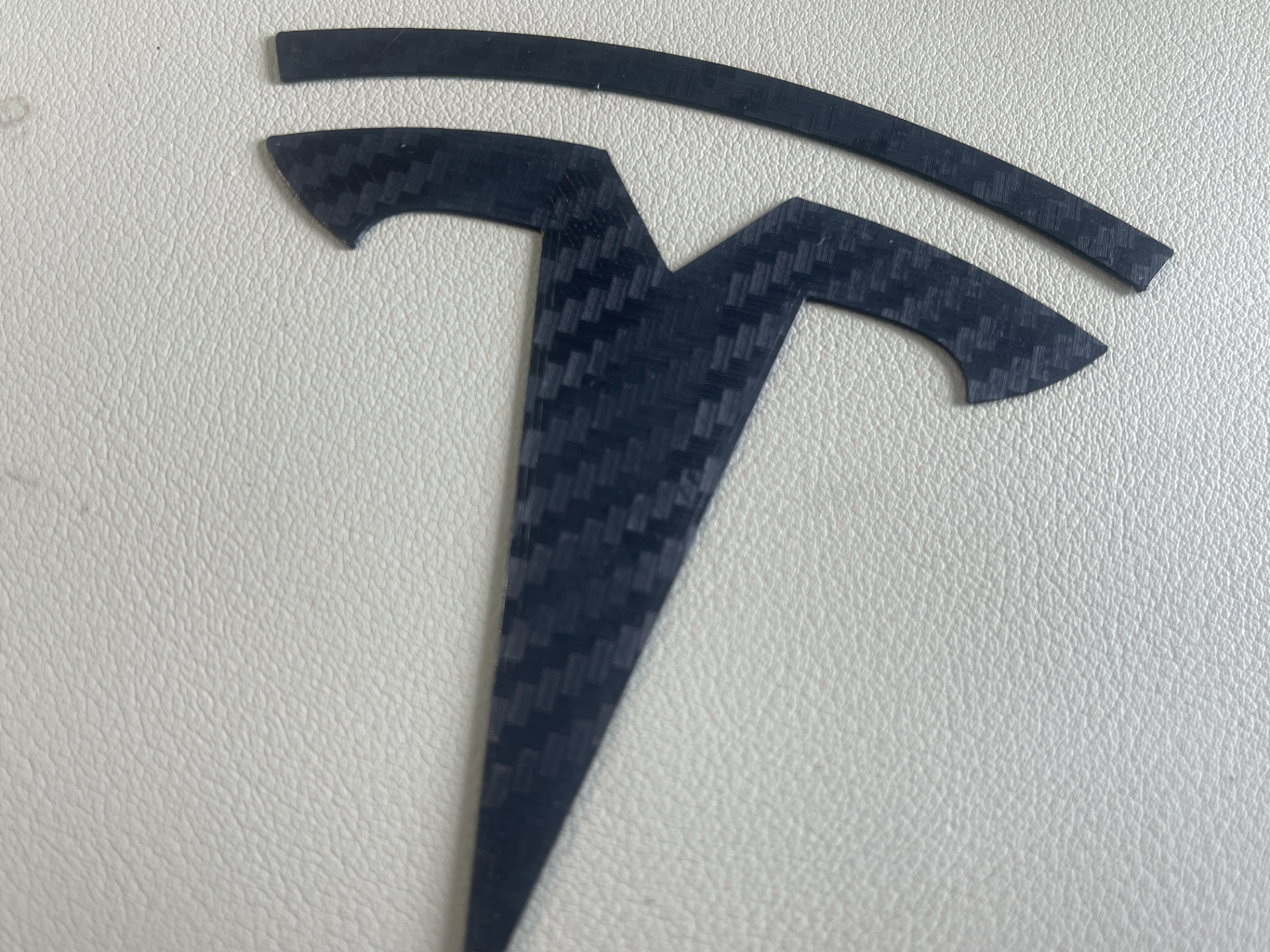 特斯拉Tesla碳纤车标软贴 黑化车标 自粘碳纤维车标 免拆覆盖款 Model 3 Model Y