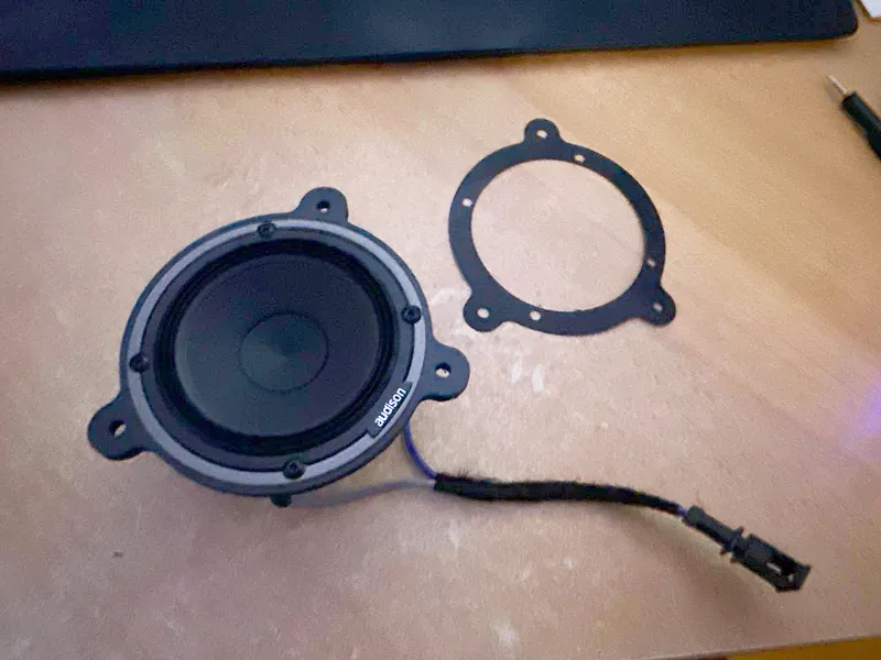 VW Golf 8 center speaker adapter
