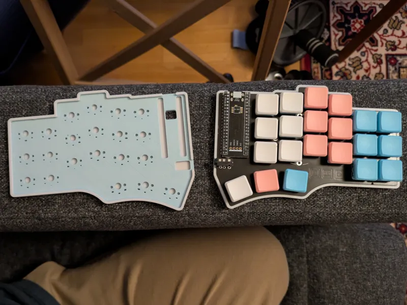 Cantor MX spacing split keyboard case