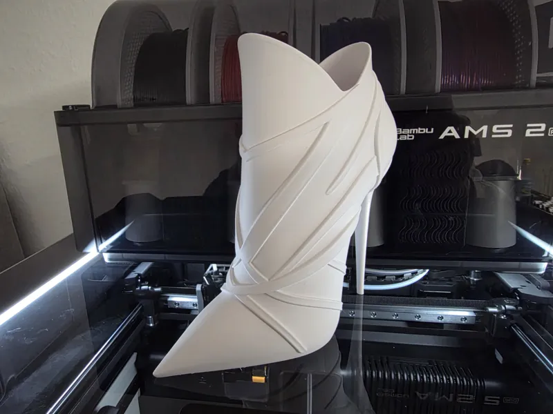 Eleganter Damenschuh als Stifthalter