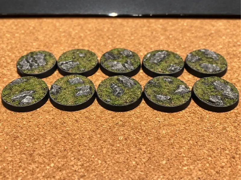 32mm Round Bases - Rocky plain with magnet slot