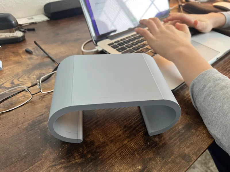 Desktop Lifter Natural Shape
