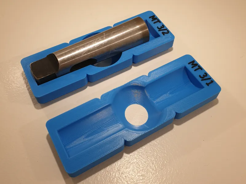 Gridfinity 1×3 holder for Morse Taper #3 MT3