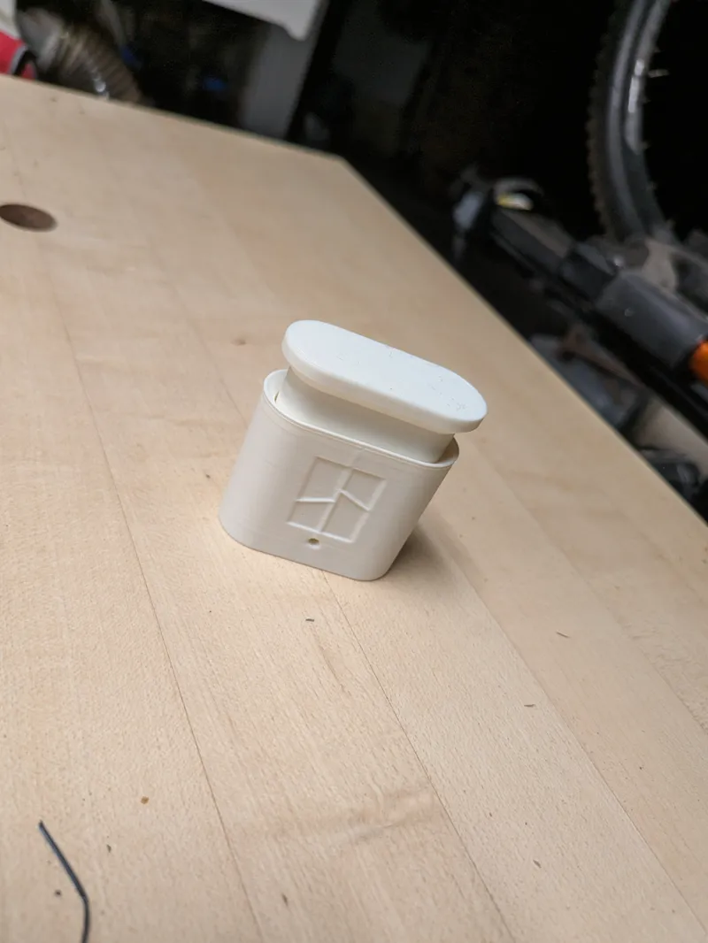 Filament Cutter with Captured Magnet Spring