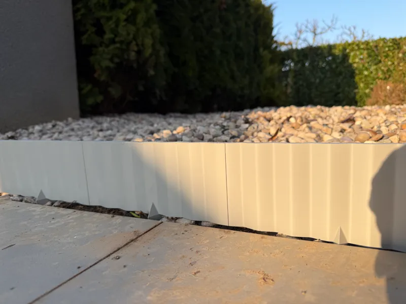Stackable landscape edging  