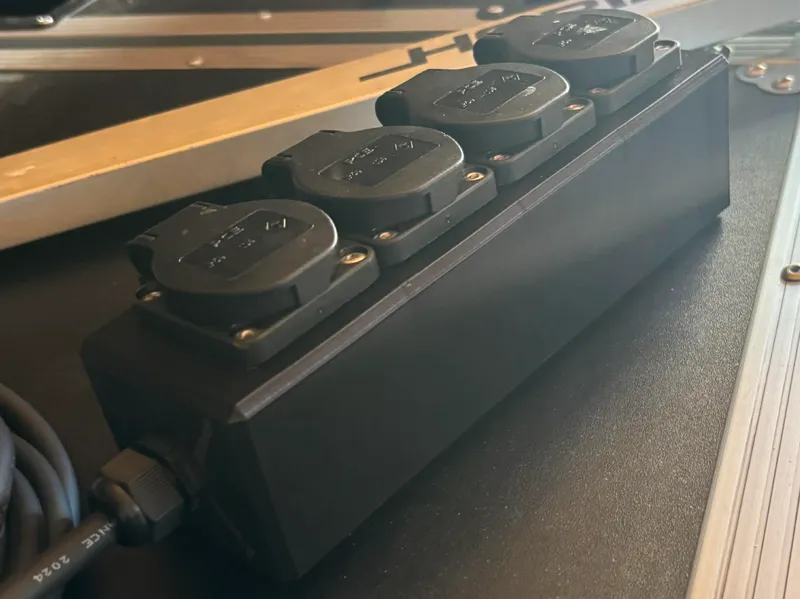 movable four-socket
