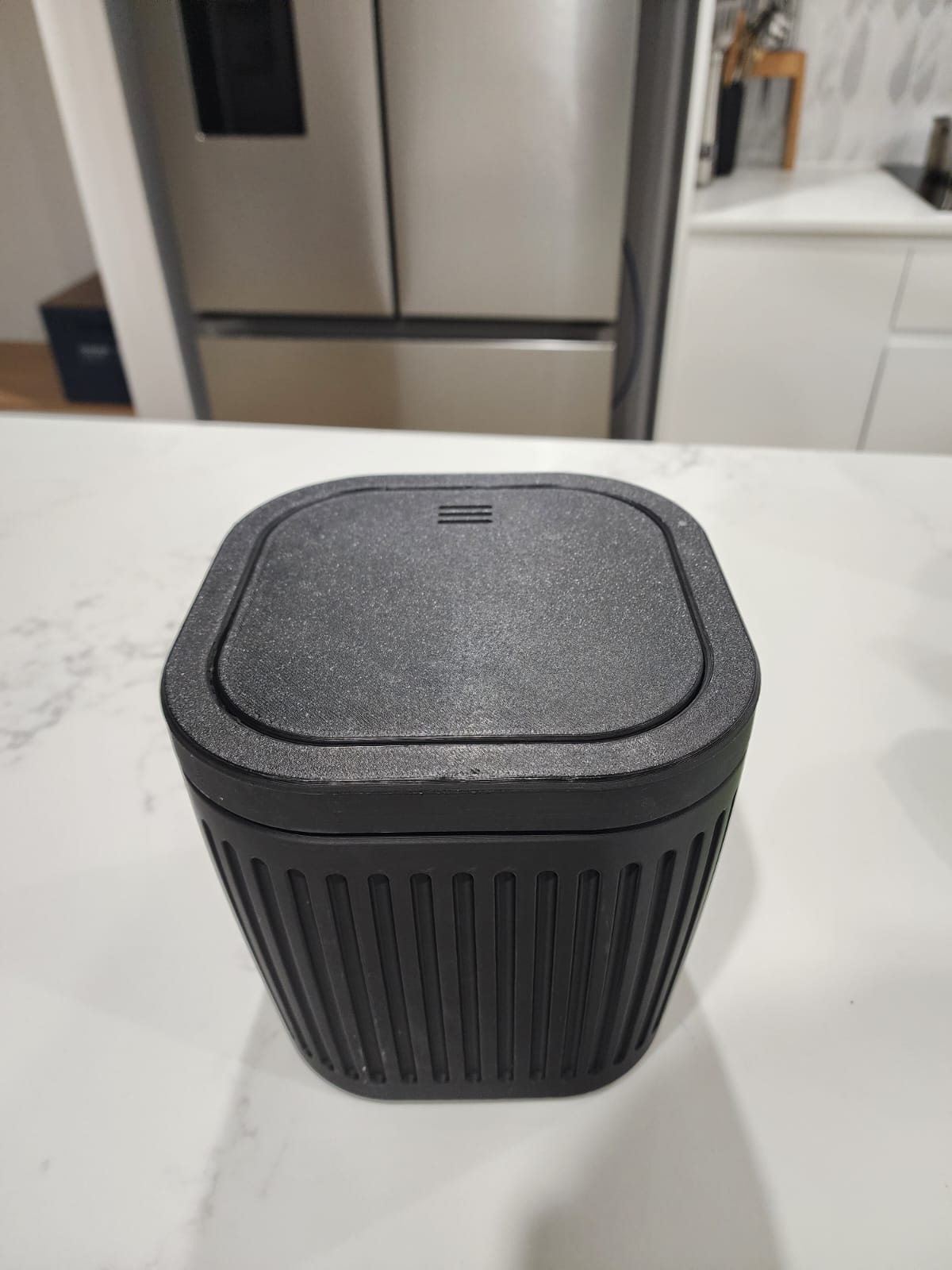 Miniatura 7 do modelo 3D Desktop Trash Bin