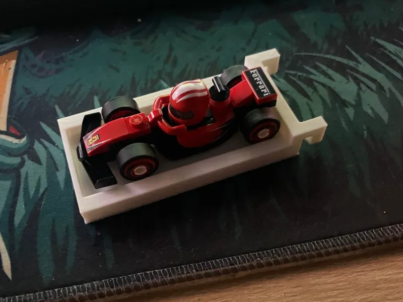 Mini Formula 1 Brick Auto Skadis Wall Mount