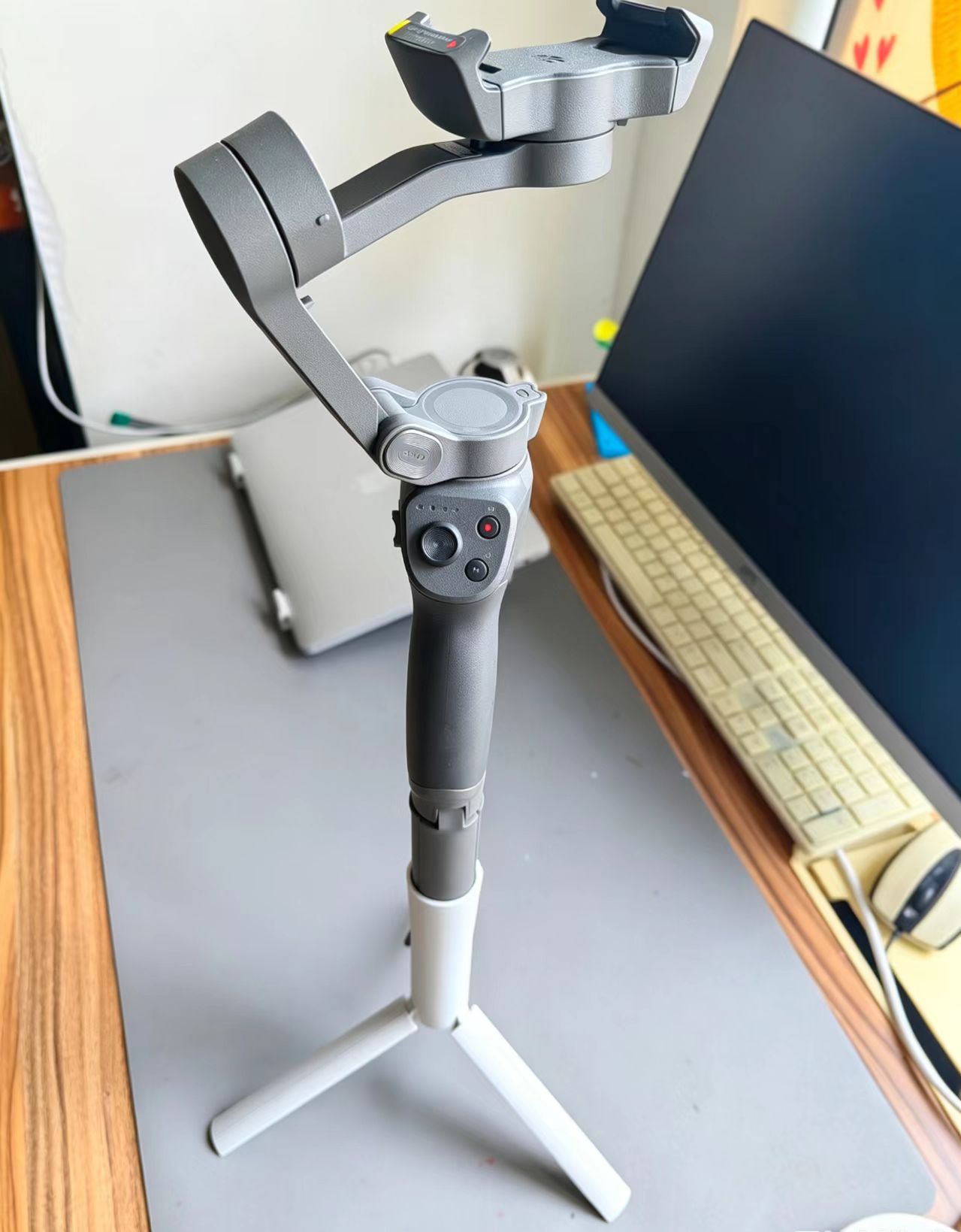 Miniatura 2 do modelo 3D 三脚架 手持云台加长三脚架