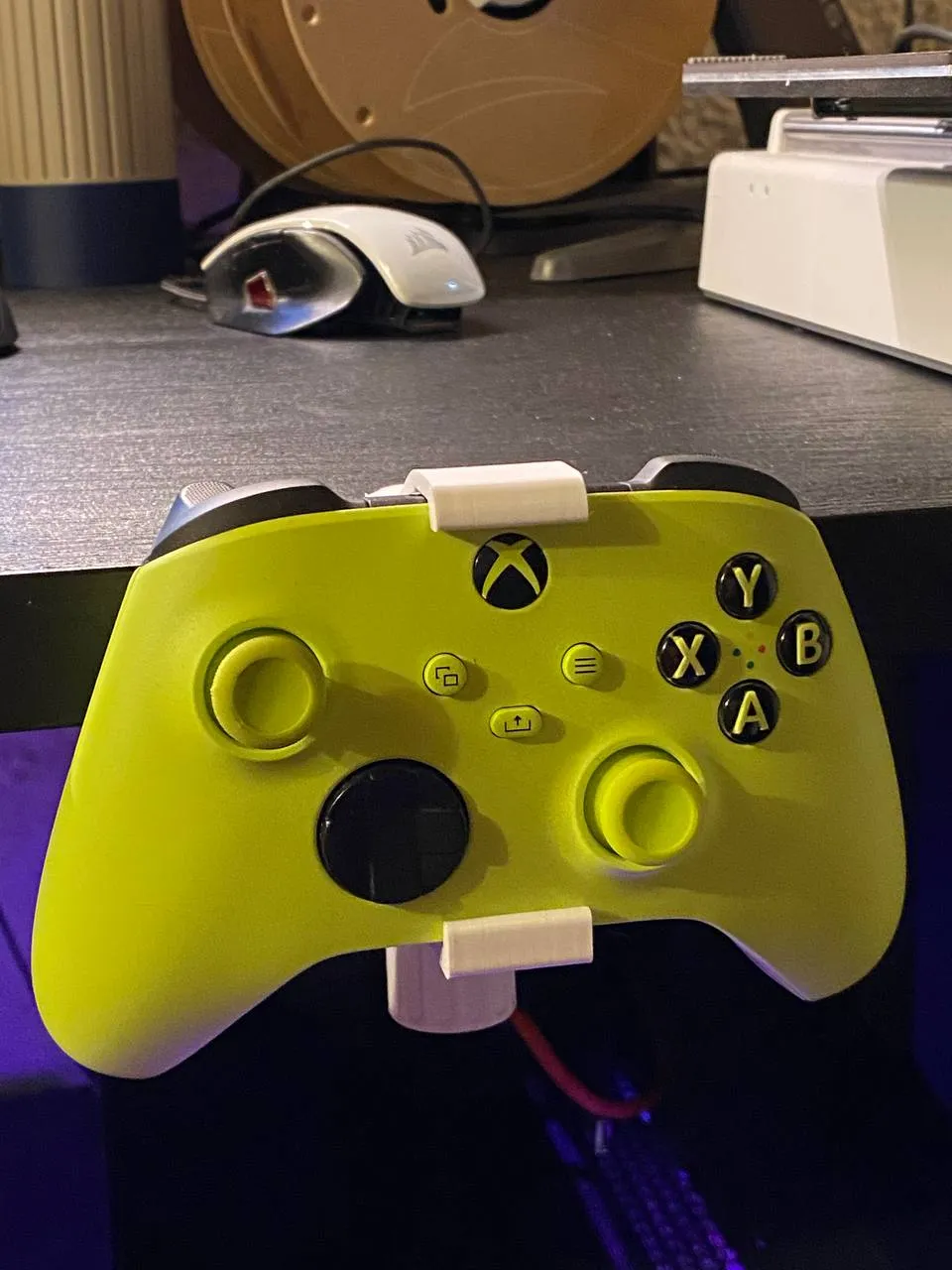 Xbox controller desk mount by DnaarO MakerWorld