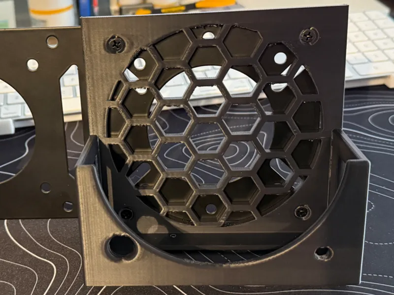 Mac mini M4 vesa mount 100x100