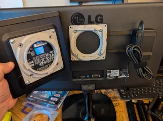 Twist Locking Vesa Computer-Monitor mount