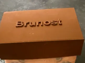 Brunost lokk, Tine