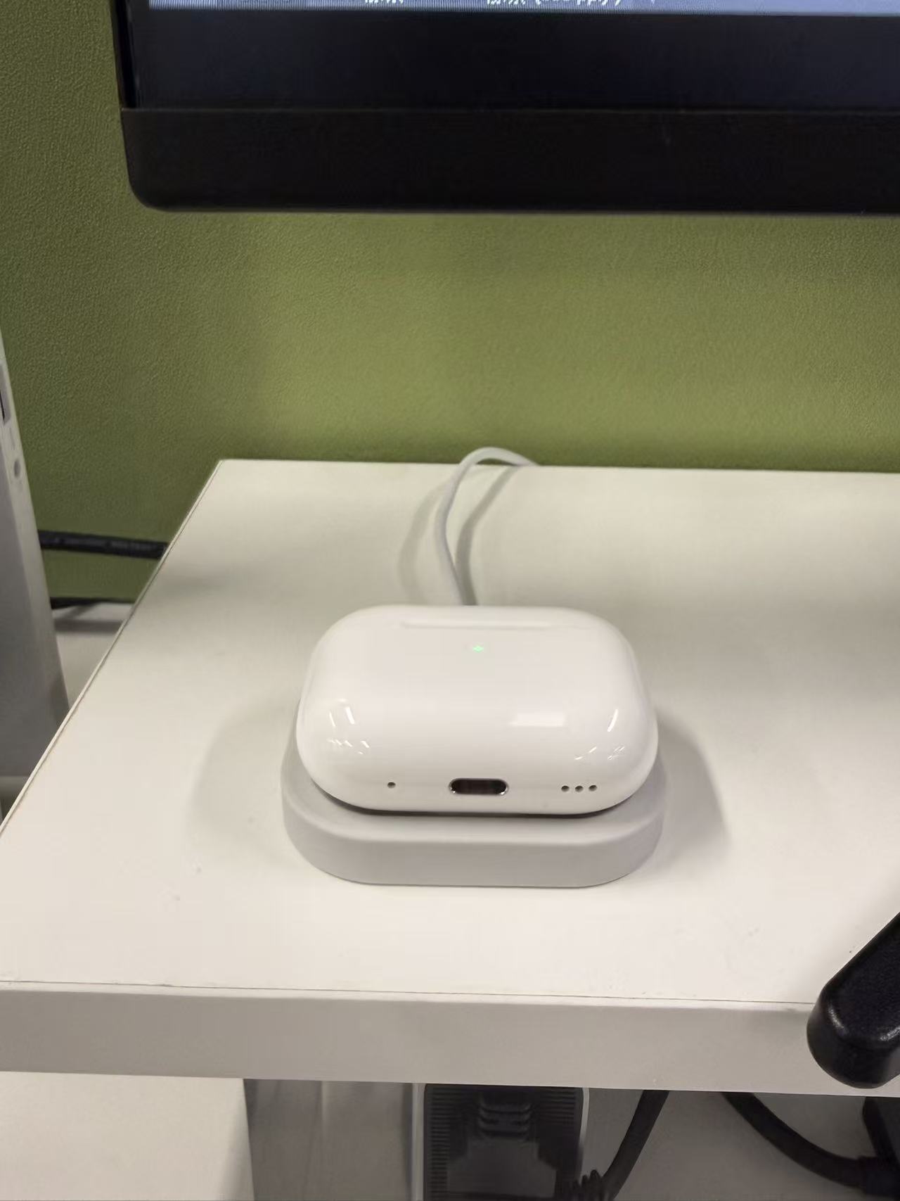 Miniatura 2 do modelo 3D AirPods Pro无线充电底座