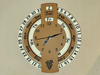 Ewiger Kalender mit Uhr